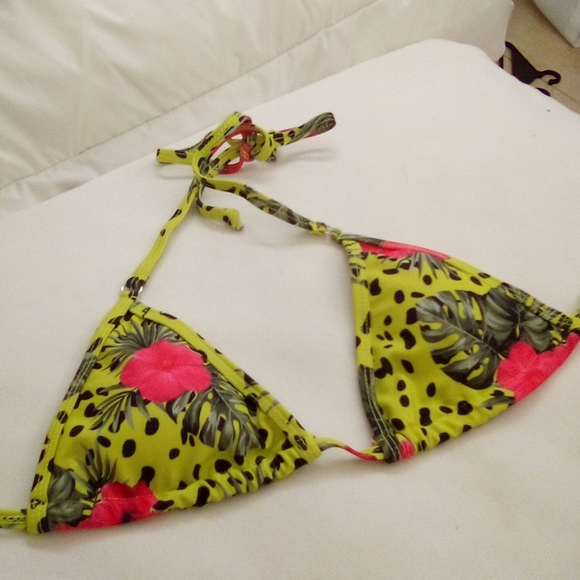 Bikini - Picture 2 of 4